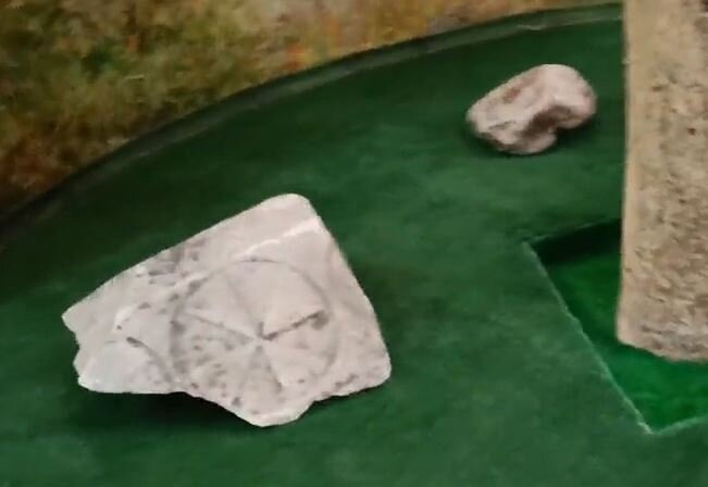 Вот как оправдывают лесорубы хаотичную прокладку ими глубоких, до глины, трелёвочных дорог через леса, поверх старых аккуратных грунтовок, ещё и разрушая при этом древние поселения и могильники разных-7