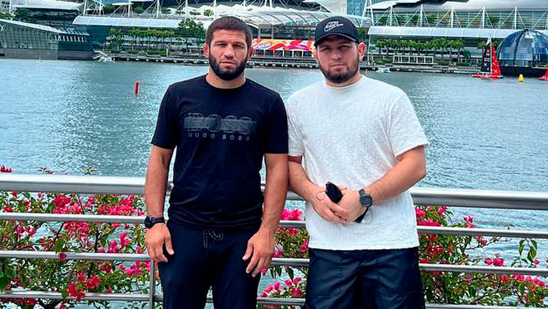    Шамиль Завуров (слева) и Хабиб Нурмагомедов.Соцсети