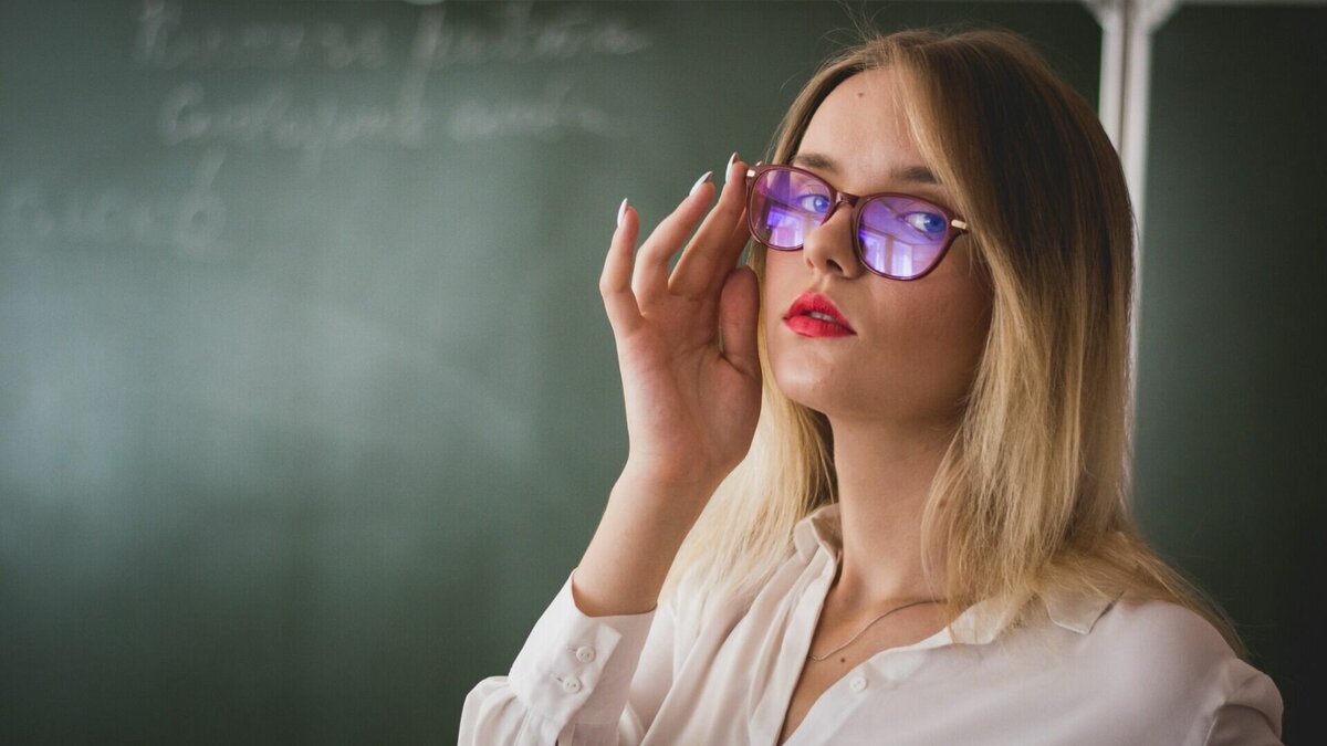     В Казани преподаватели школ, гимназий и лицеев остались без дополнительных праздничных дней. Об этом стало известно из Telegram-канала городского управления образования.