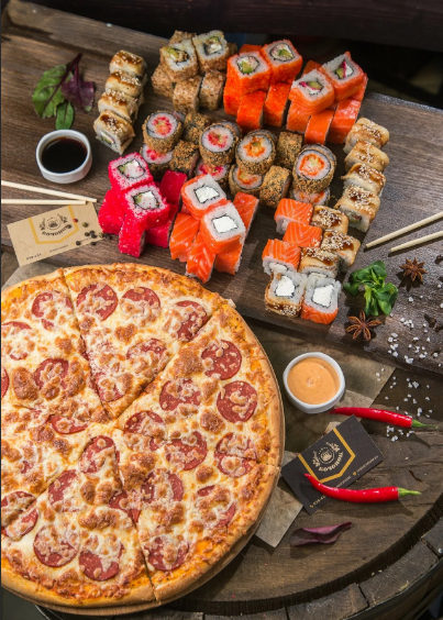Пицца и роллы. Картинка с интернета