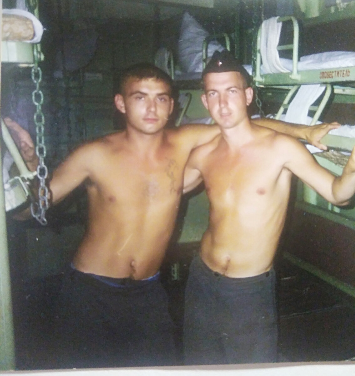 В кубрике 7А.