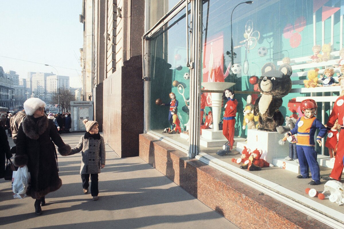 Витрина универмага «Детский мир», Москва, 1979 год. 