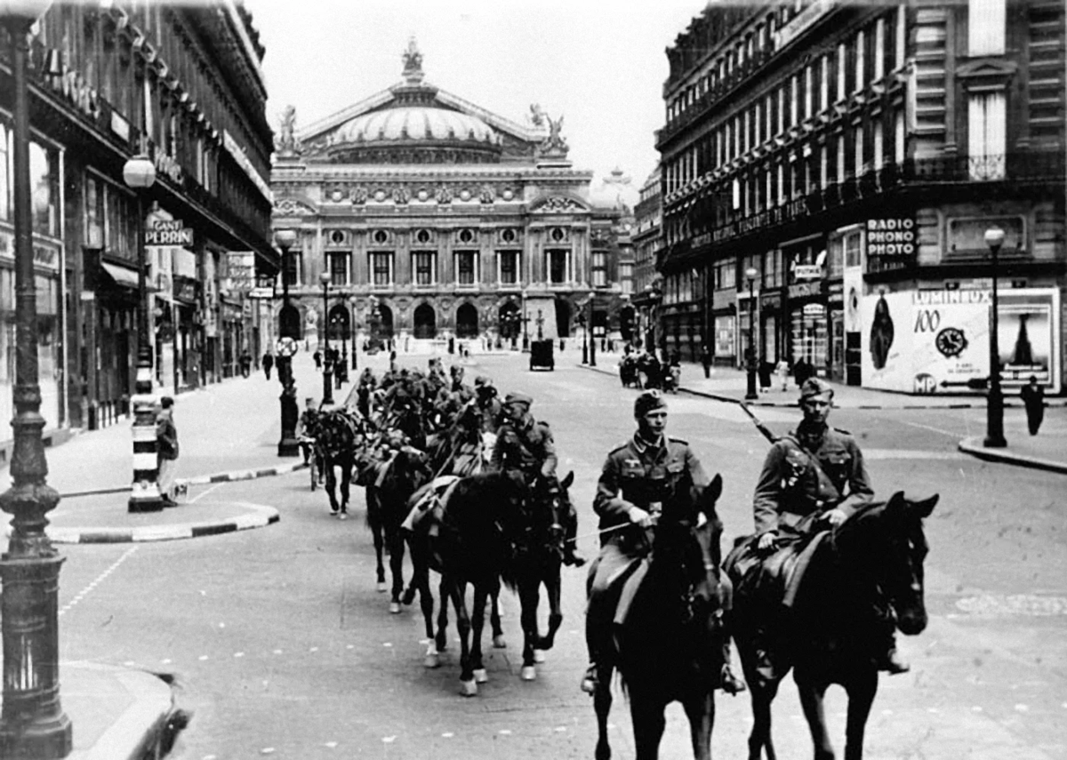 Германская франция. Оккупированный Париж 1940-1941. Взятие Парижа 1940. Оккупация Франции 1940. Немцы в Париже 1940.