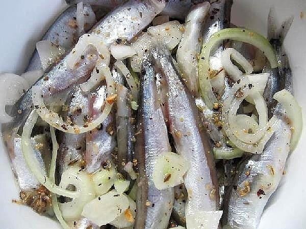 "Маринованная мойва" - замечательный рецепт вкусной закуски 