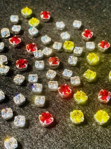 Стразы от известного мирового бренда Aurora the brilliant choice в ассортименте