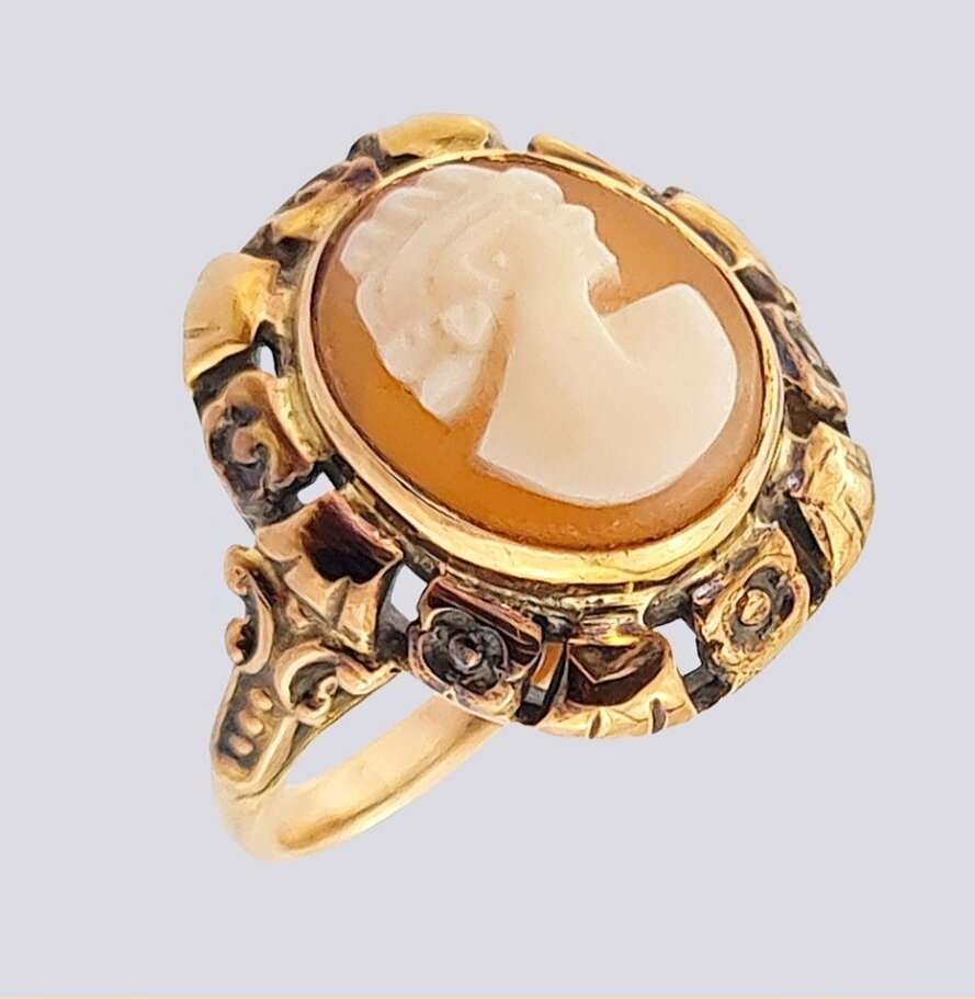 Камея на раковине. 30-е годы. СССР. 