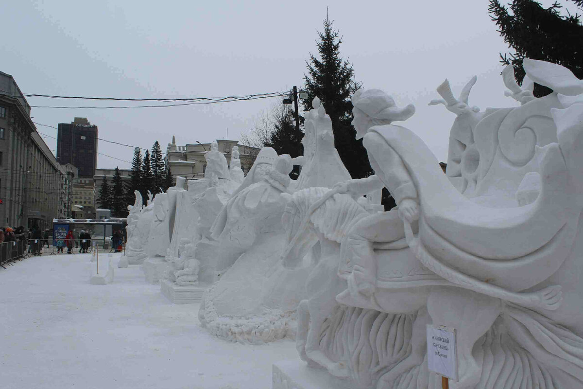 Фигур новосибирск. Магнитогорск статуи из снега. Снежные фигуры в Елабуге на новый год Селиверстов. Фото снежных фигур из Новосибирска. Год кролика 2023 снежные скульптуры фото.