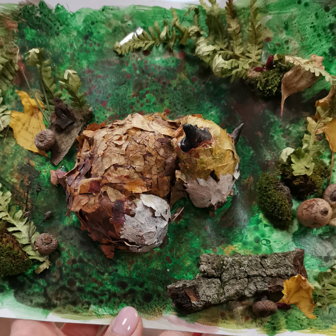 Лисенок на полянке. Работа на основе природного материала.