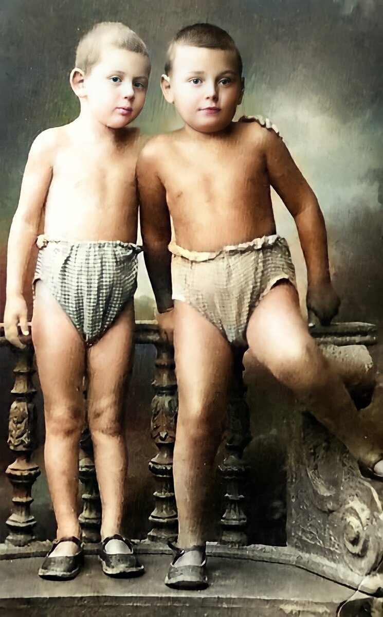 Василий Сталин и Артем Сергеев. Раскрашено с помощью нейросетей