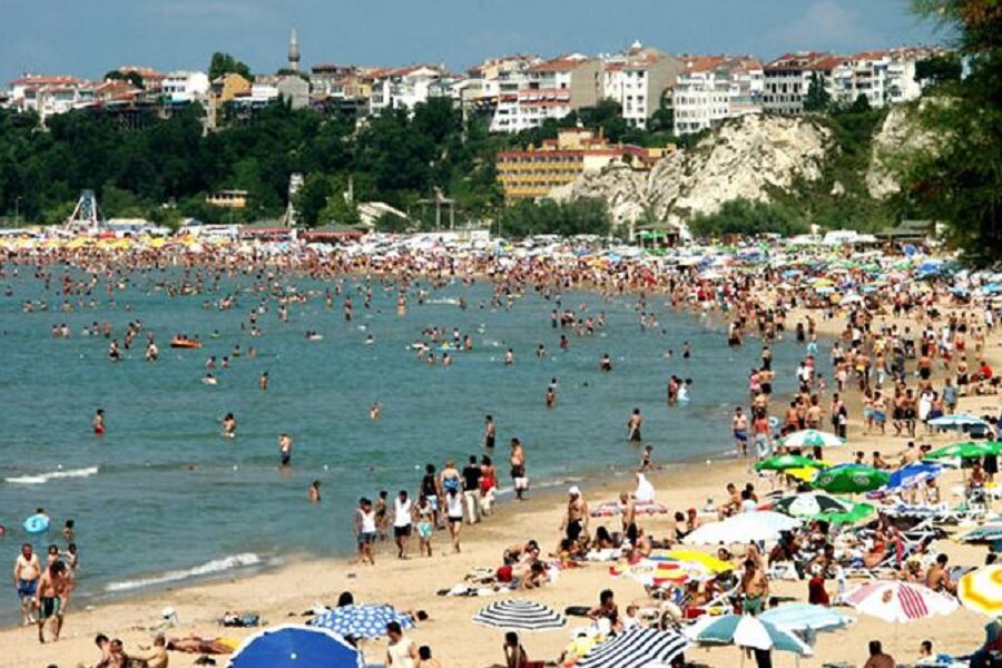 Где купаться в стамбуле. Джаддебостан пляж Стамбул. Мраморное море Стамбул пляжи. Пляж Флория в Стамбуле. Мраморное море пляж Джаддебостан.