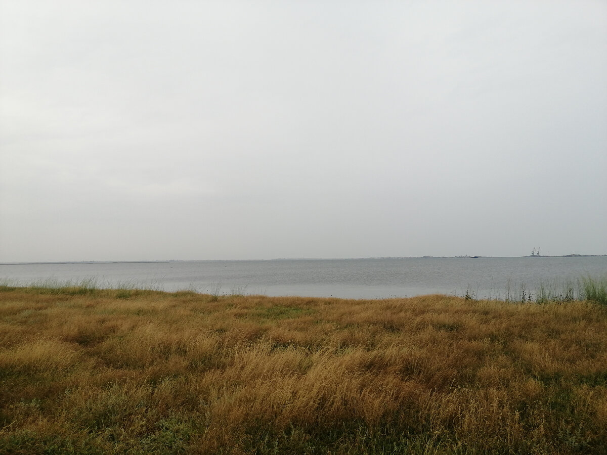 Вид на залив Донузлав на работе у мужа