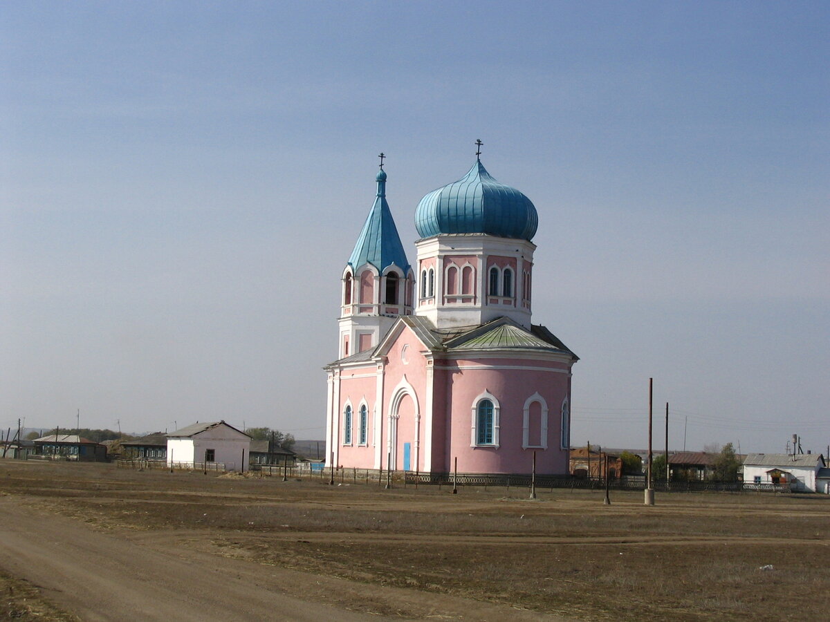Храм Святых Апостолов Петра и Павла с. Великопетровское Карталинского района Челябинской области. Построен в 1861 г.