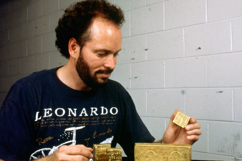 Судно, о котором пойдёт речь, называлось "Центральная Америка". Оно затонуло 12 сентября 1857 года, где-то по пути из панамского порта Колон в Нью-Йорк.-4