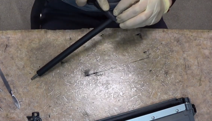 Очищаем ролик проявки