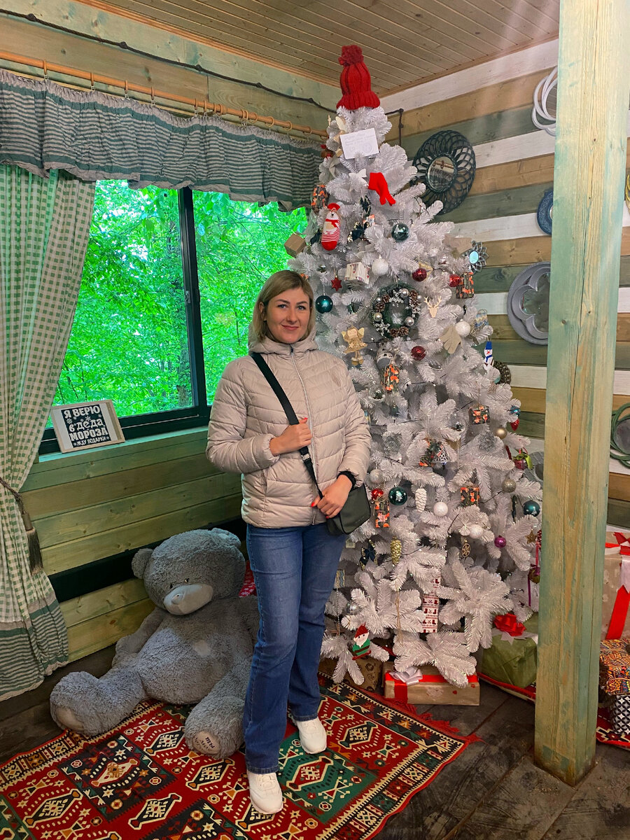 Друзья, всем привет! В рамках нашей экскурсии на гору «Ахун» в Сочи мы посетили дом Дедушки Мороза и дом Кощея Бессмертного на горе «Ахун» в Сочи.-2-3