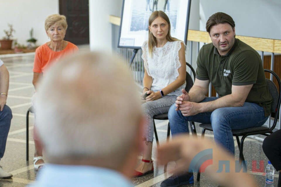     Эдгард Запашный отметил, что к жителям Луганска должно быть особое внимание. Фото: Марина Сулименко/ЛИЦ