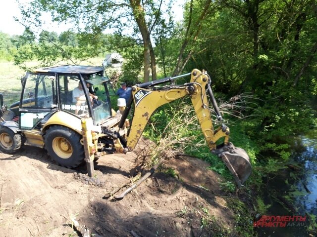    Чистка русла реки Девица. Фото:  АиФ/ Николай Терещенко