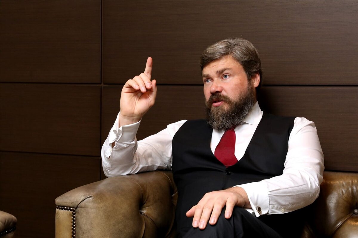 КОНСТАНТИН МАЛОФЕЕВ: "ПРОСТЫЕ МУЖИКИ УМИРАЮТ НА ФРОНТЕ, ПОЧЕМУ МЫ ДОЛЖНЫ ОБРАЩАТЬ ВНИМАНИЕ НА КАКИХ-ТО КРЕАКЛОВ?" ФОТО: ЦАРЬГРАД