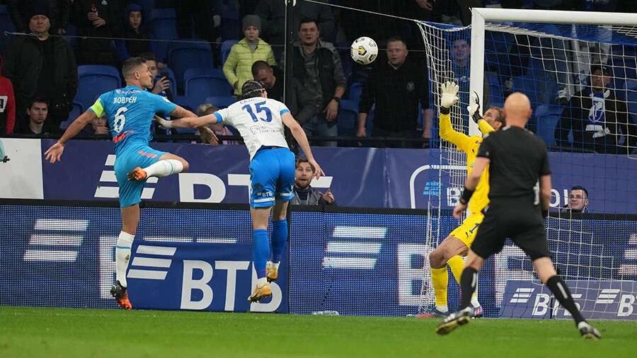 Момент игры  "Динамо" -"Зенит". фото: картинки  яндекса.