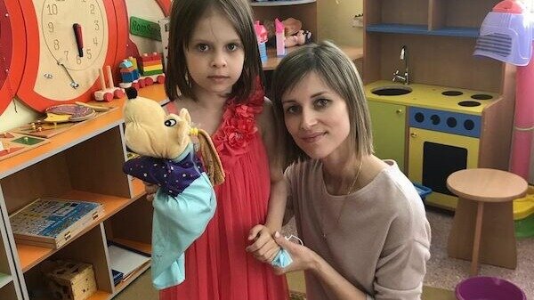     До девяти лет Полина из Ханты-Мансийска не произнесла ни слова. Чудо произошло благодаря вере и настойчивости ее родителей.