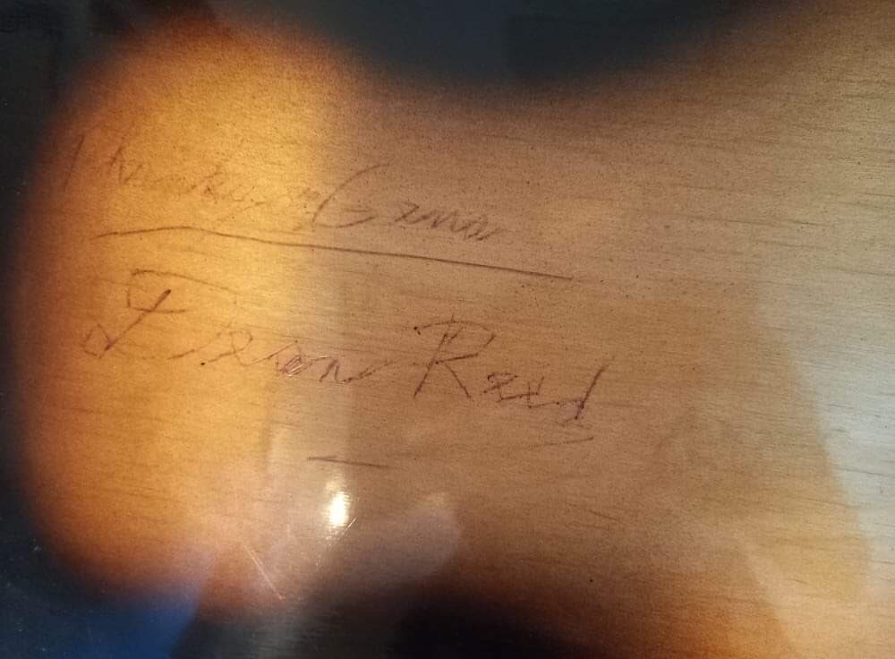 Гитара Геннадия Аксенова, на которой играл Дин Рид.