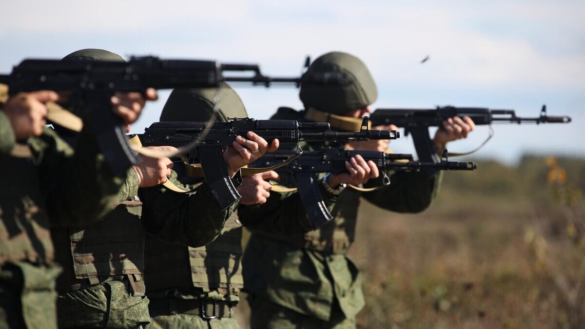    Мужчины, призванные на военную службу в ходе частичной мобилизации, проходят подготовку на полигоне в Краснодарском крае© РИА Новости / Виталий Тимкив