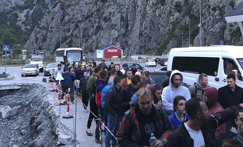 180 россиянам, которые хотели уехать в Грузию через КПП «Верхний Ларс», выдали повестки в местном мобилизационном пункте.  Фото: https://sun9-88.userapi.com