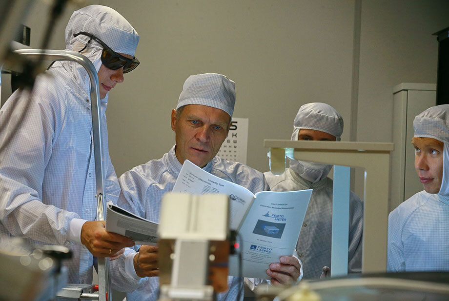 Всё больше преподавателей стремится перевестись на удалённую работу, что ставит под угрозу проведение практических занятий в вузах. Фото: Владимир Смирнов/ТАСС