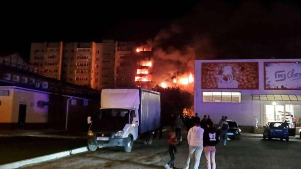    В результате крушения военного самолета в Ейске погибло 13 человек, также есть раненые.