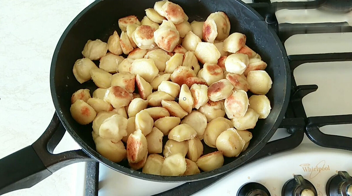 🥟Быстрые пельмени на сковороде в сметанно-сырном соусе | 🍕Вкусные  эксперименты🍕 | Дзен