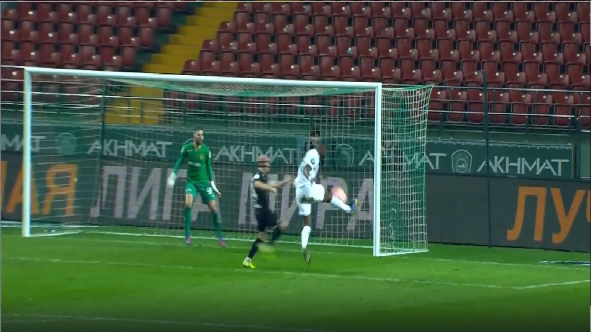 Конате забивает гол