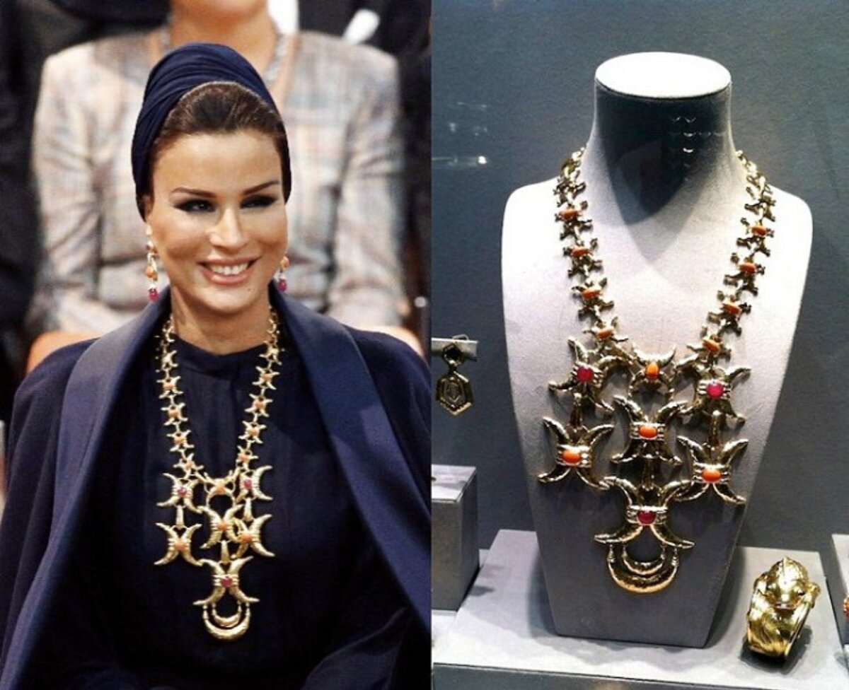 Золото кому носить. Шейха Моза драгоценности. Королева Катара шейха Моза. Восточная шейха Катара Моза и её драгоценности. Аксессуары Моза шейха.
