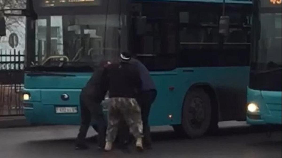    Драка в Караганде:instagram.com/skandal_krg