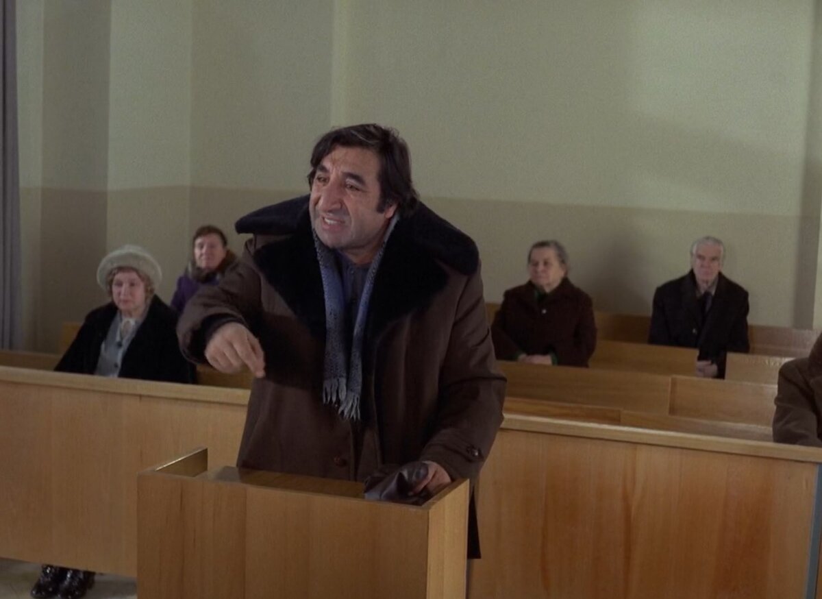 В зале суда. Кадр из известного советского фильма