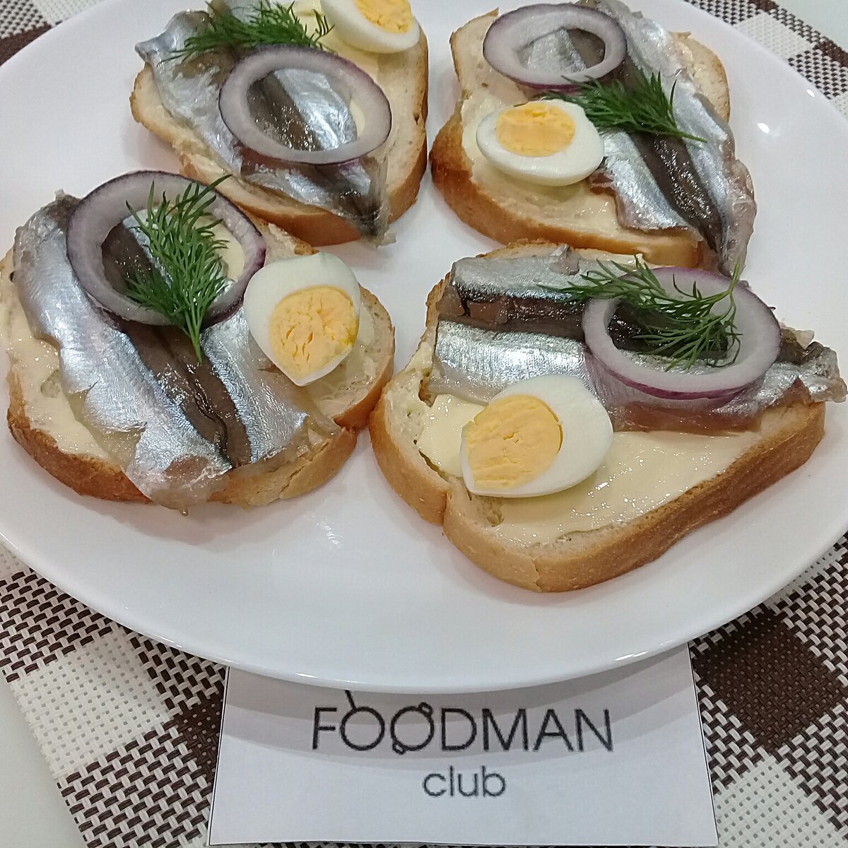 Бутерброды с соленой рыбой