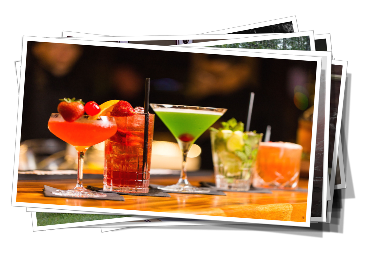 На фото другие стаканы с другими коктейлями