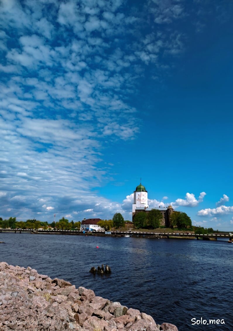Главный символ города - Выборгский замок