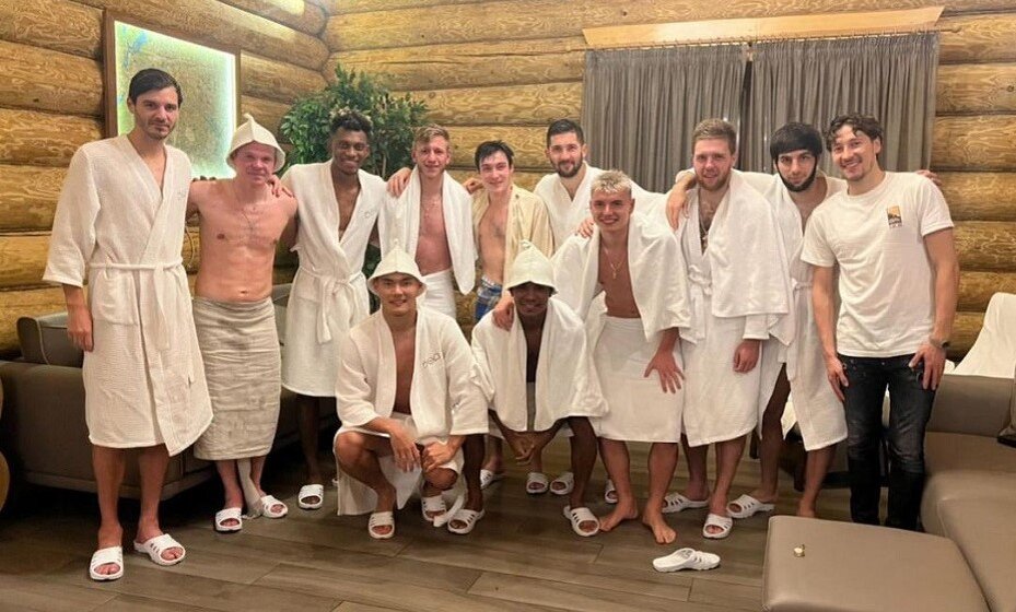    Игроки «Зенита» после поражения от «Ахмата» направились в баню. Фото: ФК «Зенит»