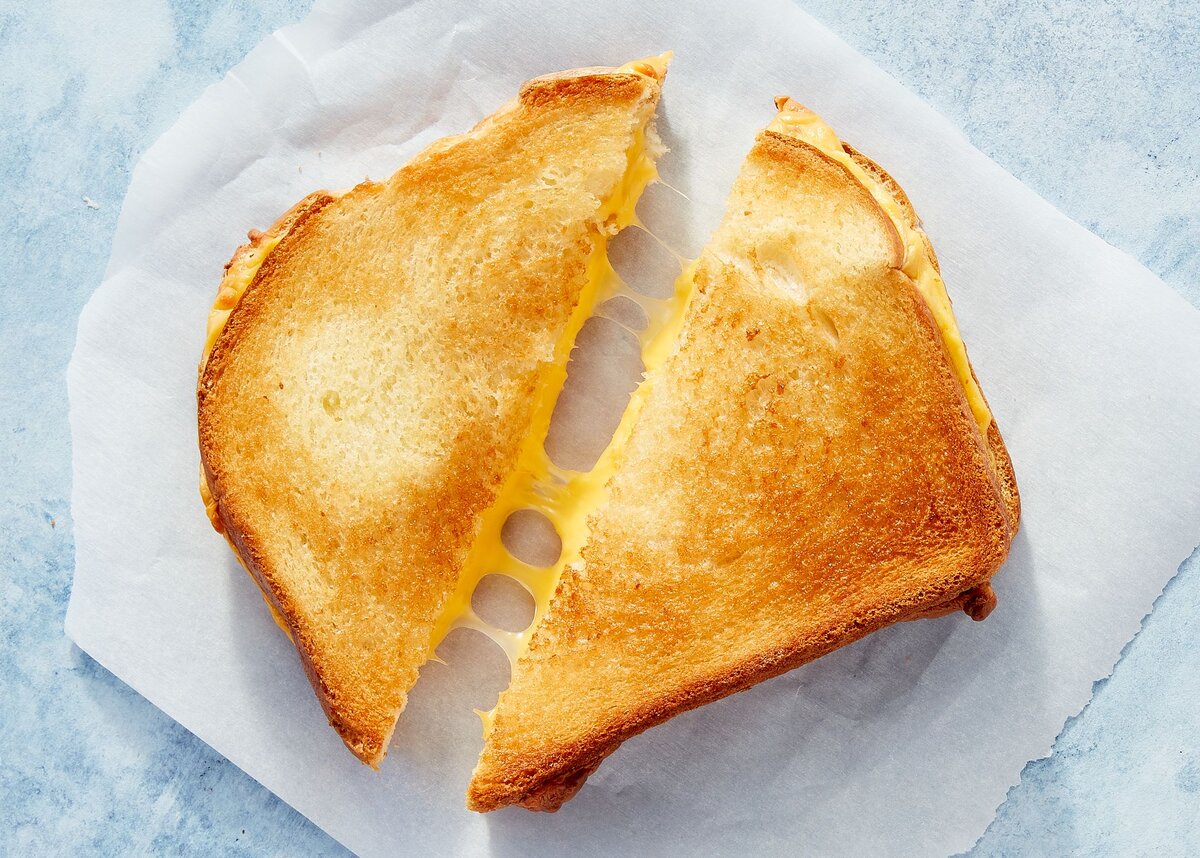Вот так выглядит grilled cheese sandwich. Аппетитно, не правда ли? 