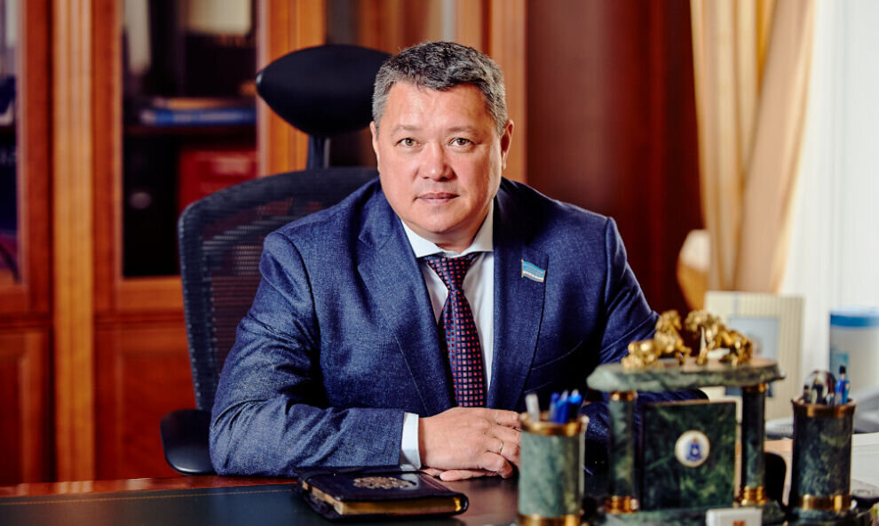    Председатель Заксобрания ЯНАО Сергей Ямкин поздравил с праздником сотрудников органов внутренних дел