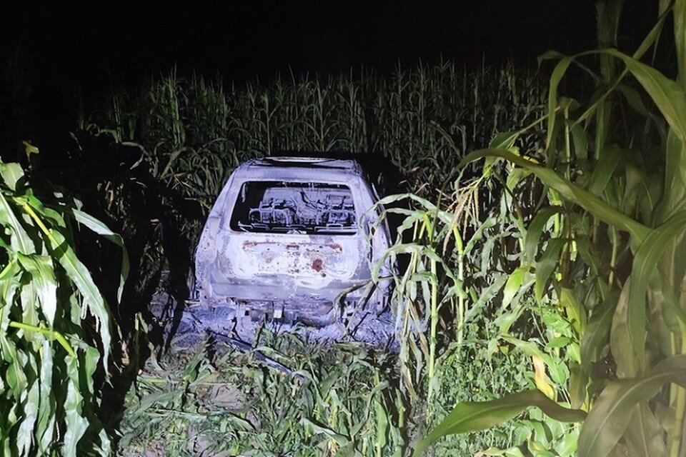     Пьяный водитель сбил велосипедиста, скрылся и сжег машину. Фото: архив СК