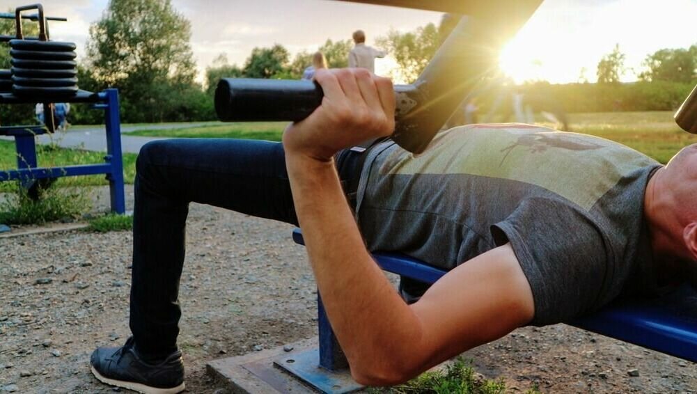     Жители поселка Балезино в Удмуртии сообщают, что обещанный физкультурно-оздоровительный комплекс (ФОК) в селе так и не появился, а контракт все еще не расторгнут.