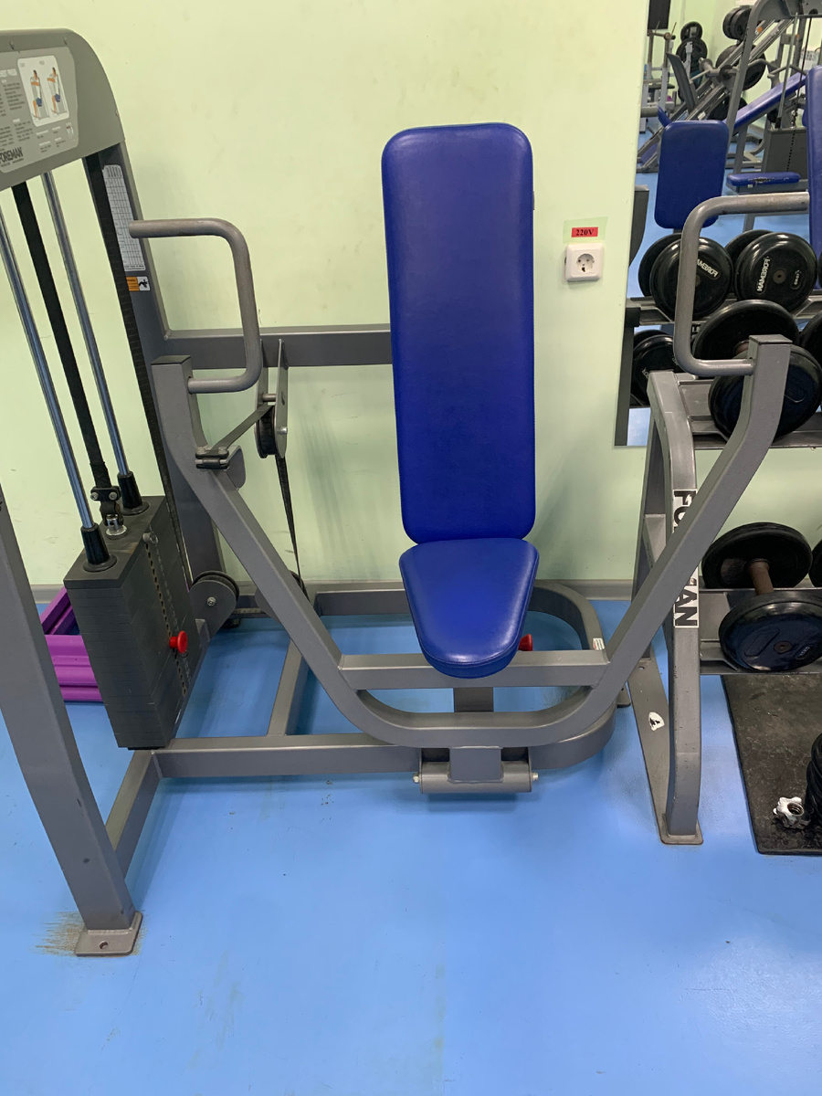 Жим сидя на грудь