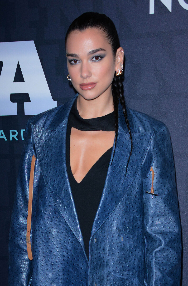    Дуа Липа Legion-Media