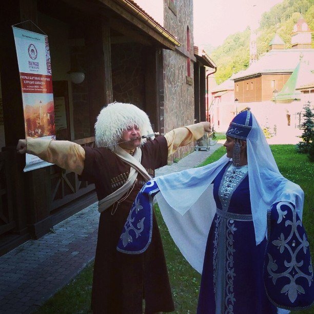 На фото - я и супруга в этно парке "Моя Россия". У супруги кстати, прибалтийские корни.