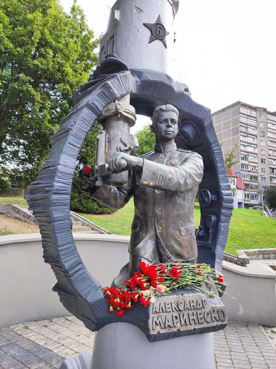 Памятник Александру Маринеско в Калининграде. Источник — dzen.ru/pa_myatnik