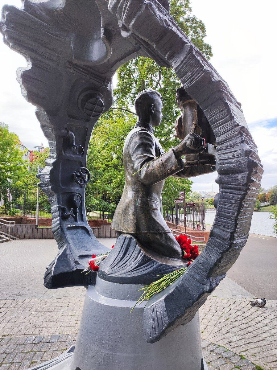 Памятник Александру Маринеско в Калининграде. Источник — dzen.ru/pa_myatnik