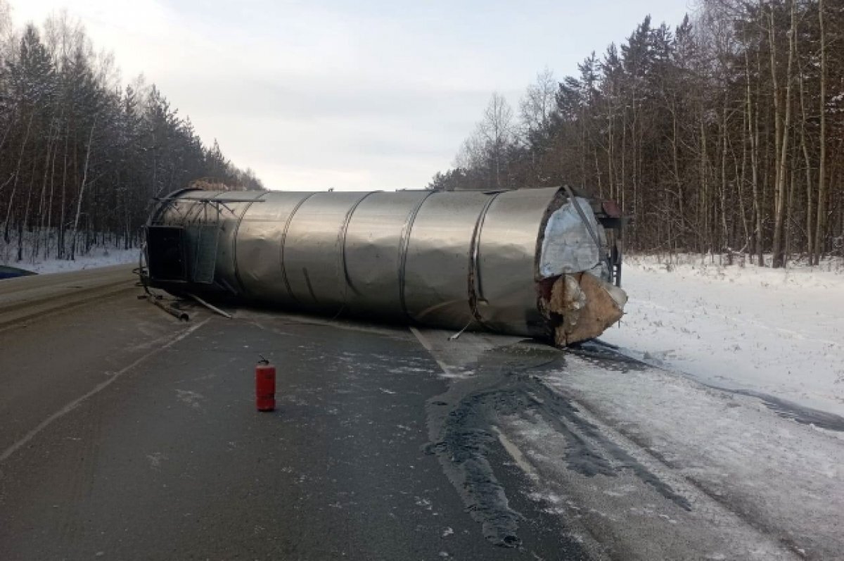    В Иланском районе Красноярского края произошло ДТП с большегрузом.