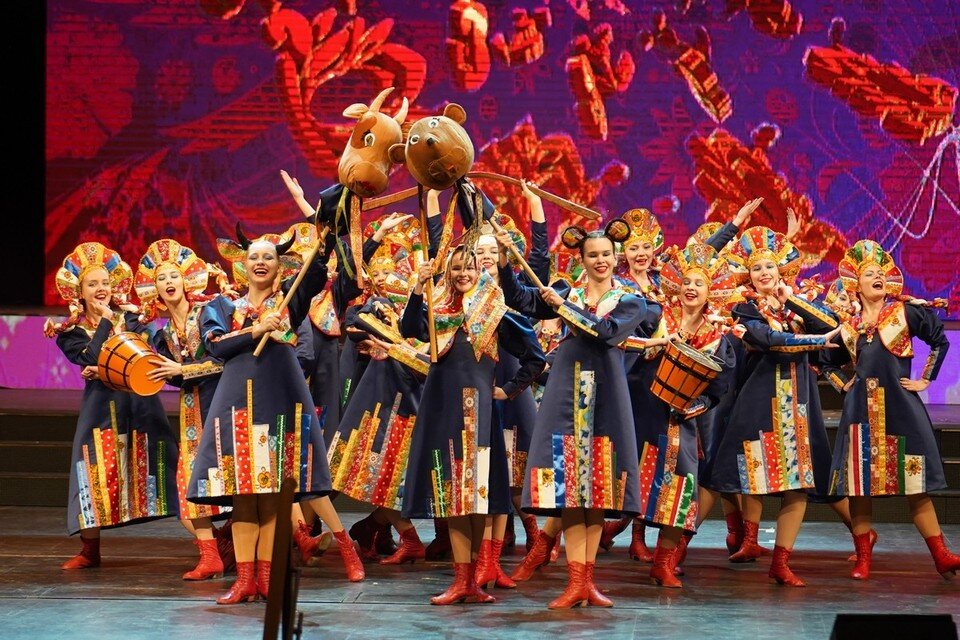     Народный хореографический коллектив АНТРЕ из Чапаевска покорил публику Светлана МАКОВЕЕВА