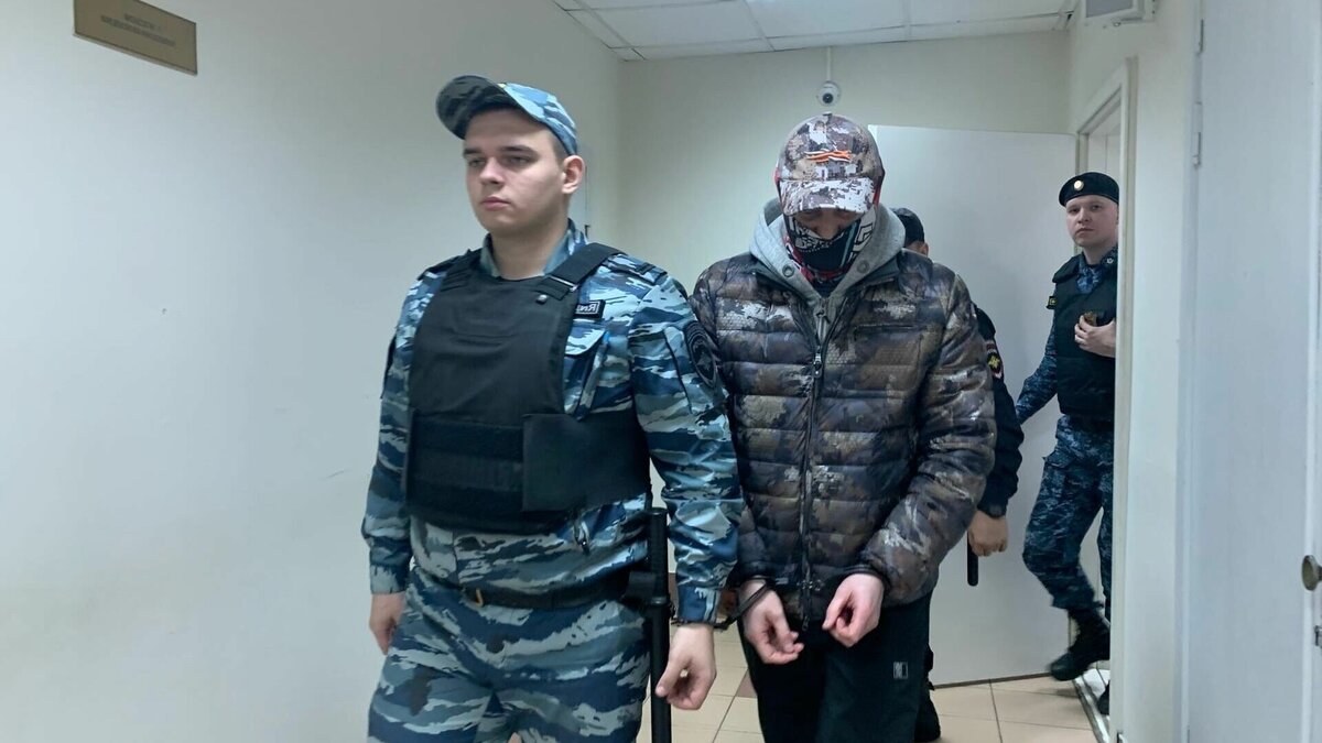     Бывший Спикер Петрозаводского горсовета Геннадий Боднарчук отказался воспользовался правом на последнее слово, однако завершил прения сторон несколькими высказываниями.